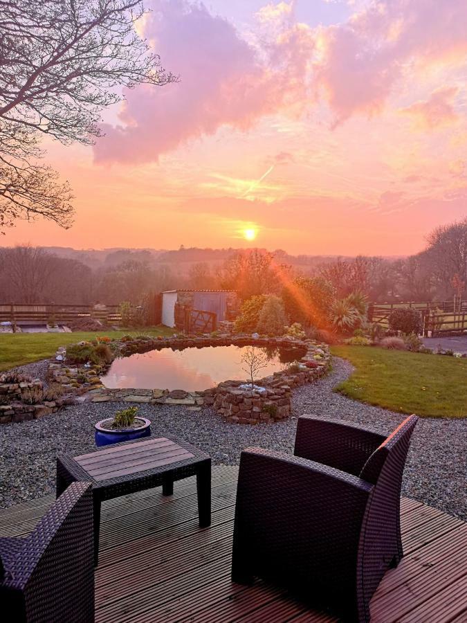 Sunset Hideaway Villa Narberth Exterior photo
